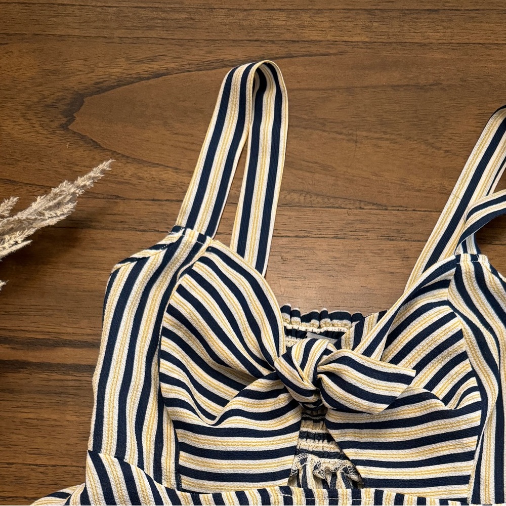 Front tie top